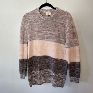 Universal Threads sweater